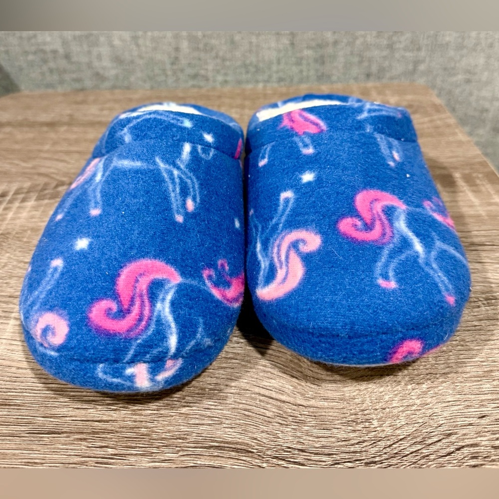 Cuddl Duds Girls Printed Fleece Clog Slipper. Like new. Worn one time.